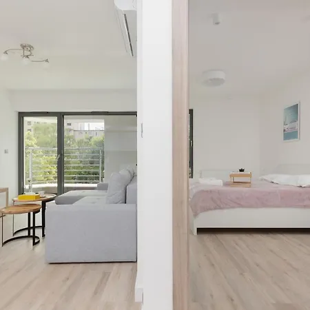 Awanport Zeromskiego By Renters Apartment